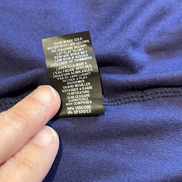 💙Sleeveless Cowl Neck Top – Studio (Size 3X, NWT) - Picture 3 of 8